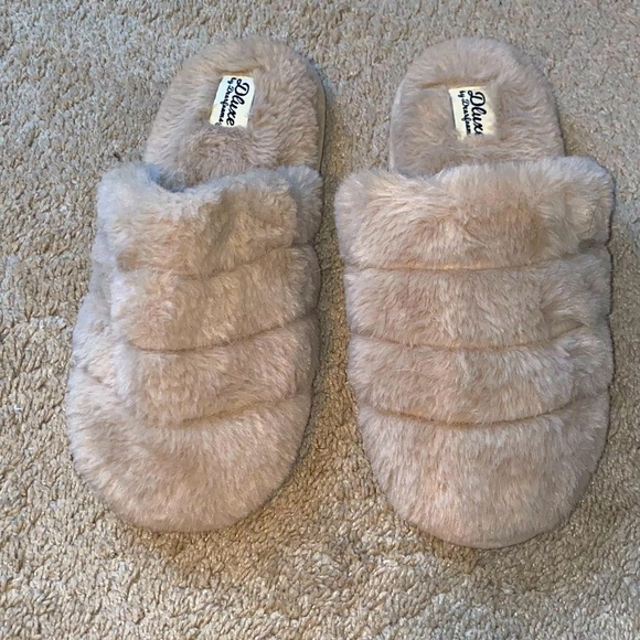 dearfoams Shoes Deluxe By Dearfoam Slippers Nwot Size 9 Poshmark